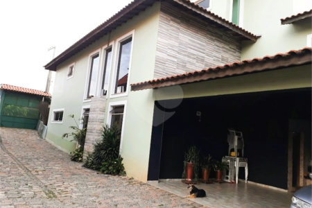 Sobrado à venda com 5 quartos, sendo 3 suítes, em Campos de Atibaia, Atibaia, SP