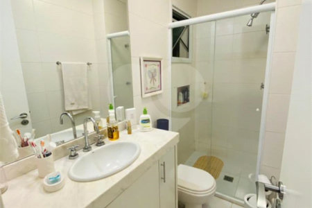 Casa à venda com 4 quartos, sendo 2 suítes, no condomínio Sunríse, São Paulo - SP