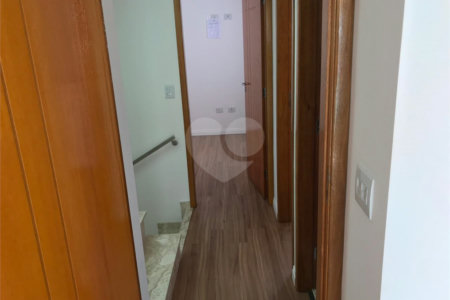 Casa à venda com 3 quartos, sendo 1 suíte, no condomínio Parque Vitória, São Paulo - SP
