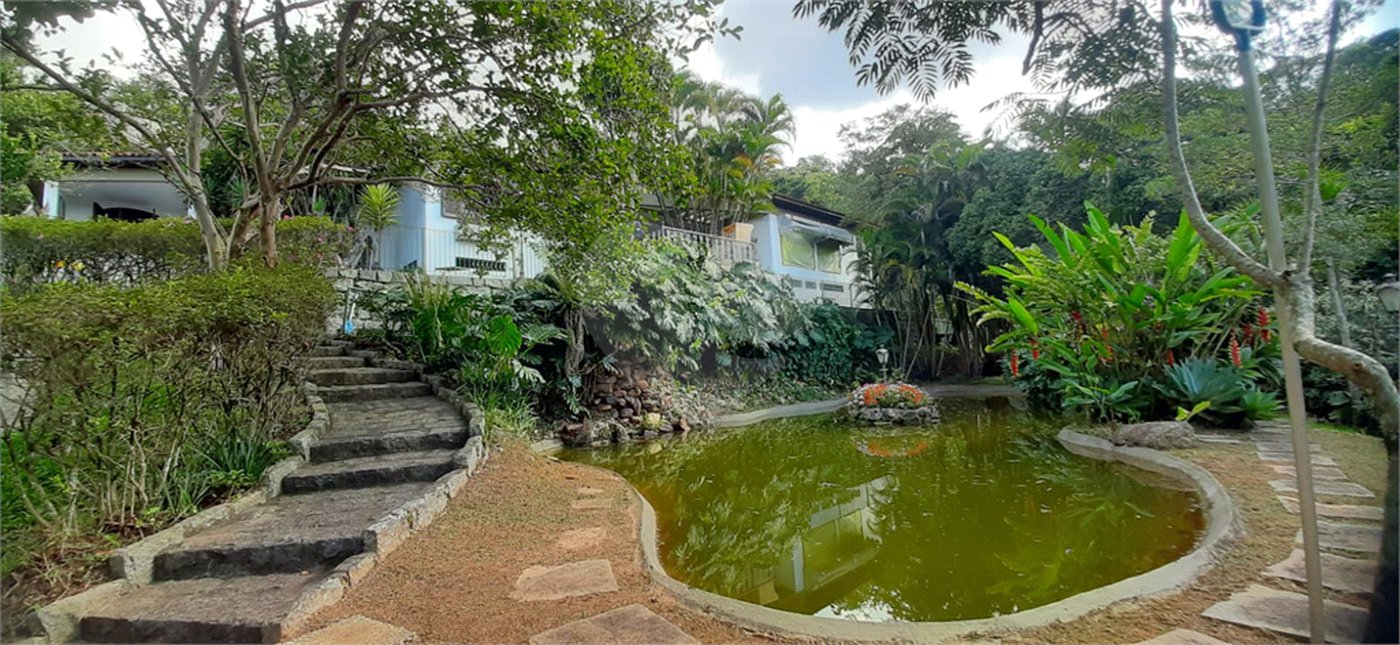 Casa à venda com 6 quartos, sendo 5 suítes, em Roseira, Mairiporã, SP