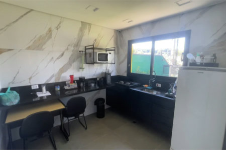 Incrível imóvel comercial com 250 metros de área construída com 5 salas e 2 cozinhas com 5 vags no caxingui