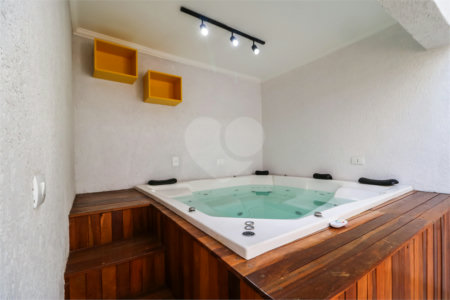Casa à venda com 4 quartos, sendo 3 suítes, no condomínio Flower Garden Residence, São Paulo - SP