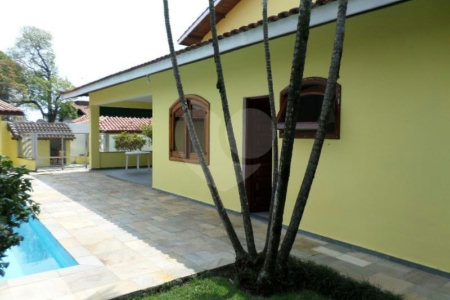Sobrado à venda com 4 quartos, sendo 2 suítes,  em Interlagos, São Paulo, SP