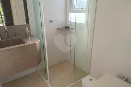 Casa à venda com 4 quartos, sendo 3 suítes, no condomínio Arco Iris, Atibaia - SP
