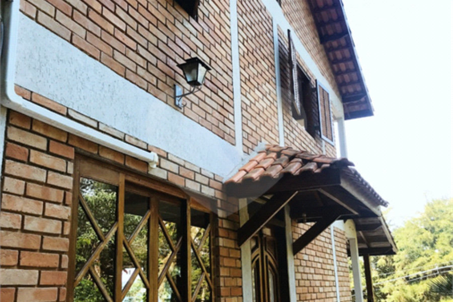 Casa à venda ou para alugar com 3 quartos, sendo 1 suíte, no condomínio Parque Suiça, Caieiras - SP