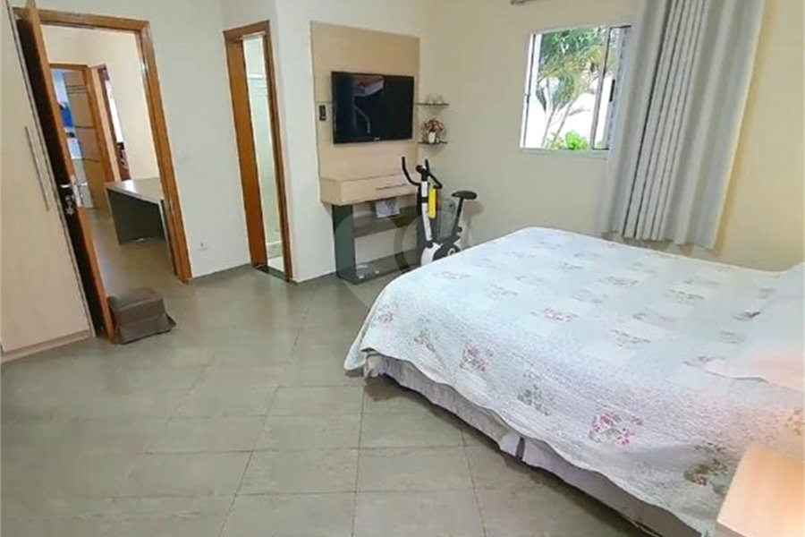 Sobrado à venda com 3 quartos, sendo 1 suíte,  em Parque Vitória, São Paulo, SP