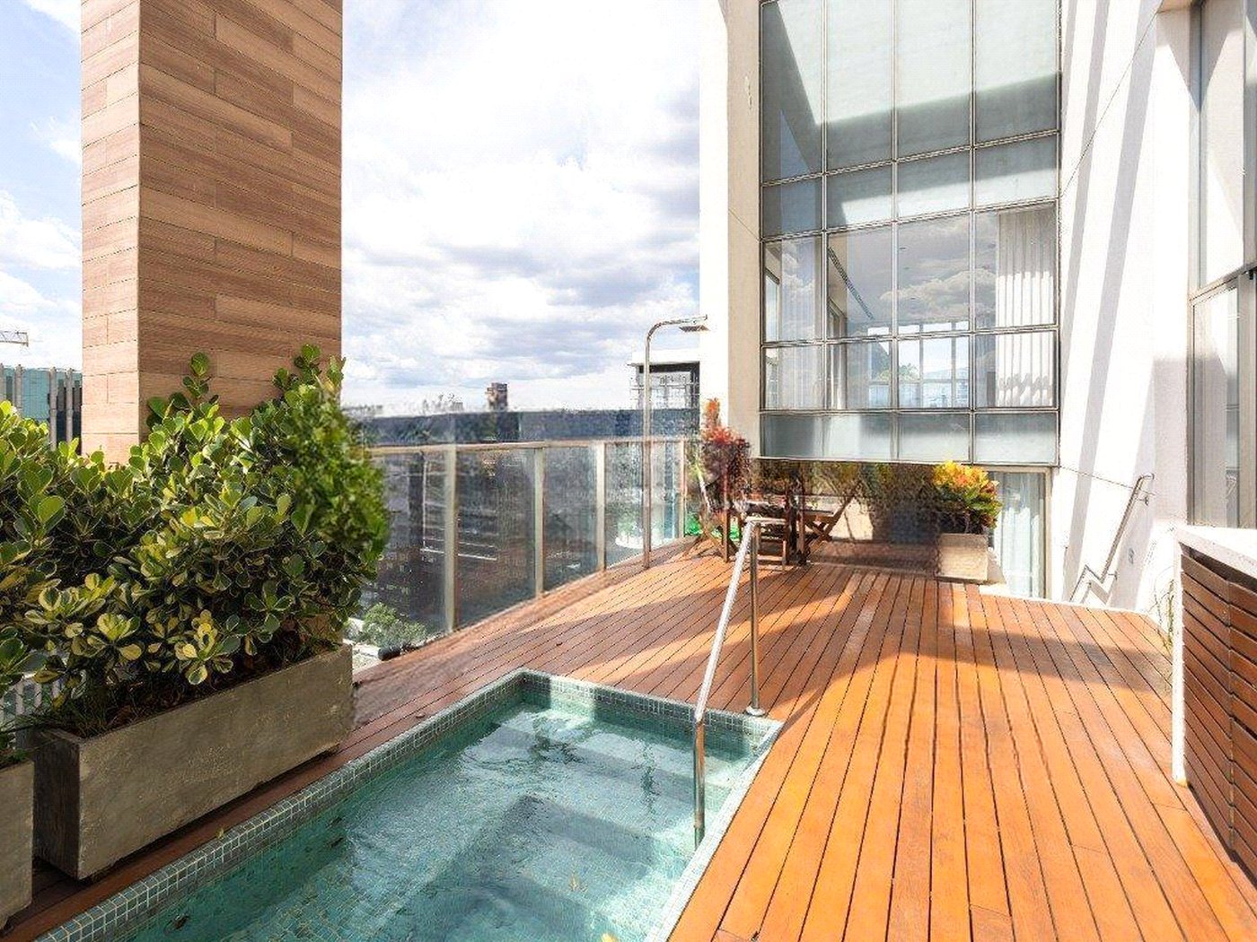 Apartamento à venda ou para alugar com 3 suítes em Itaim Bibi, São Paulo, SP