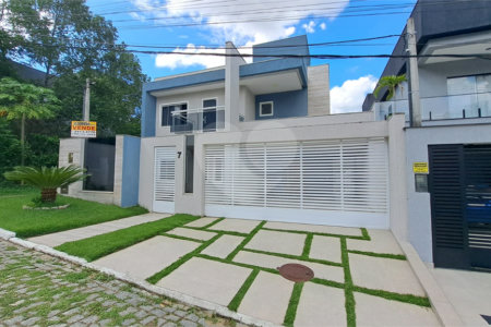 Casa à venda com 3 quartos, sendo 1 suíte, no condomínio Fazenda Cantagalo, Rio de Janeiro - RJ