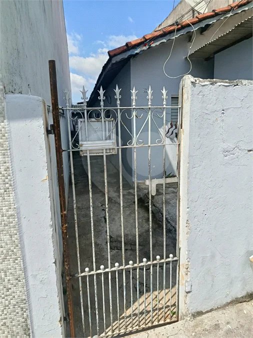 Jardim Morada do Sol- casa de vila- frente- sem vaga de garagem,(garagem pra moto,) - 1 dormitório, wc, cozinha, lavanderia - R$ 1000,00- com iptu- aceita 03 caução, fiador, 08 titulo de capitalização, obs - água e energia compartilhada, Ótima localização, próxima ao distrito i