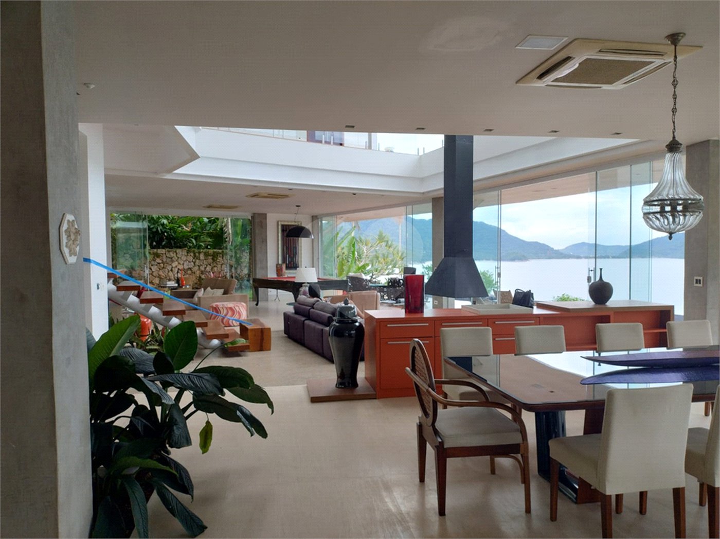 Casa à venda com 4 suítes em Praia Vermelha, Ubatuba, SP