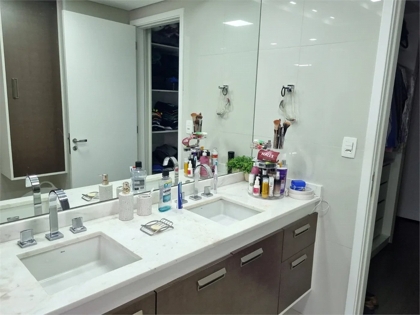 Apartamento à venda com 3 suítes em Vila Suzana, São Paulo, SP