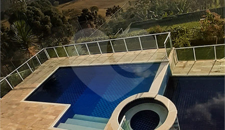 Casa em condomínio à venda ou para alugar com 5 quartos, sendo 3 suítes,  no Centro, Bom Jesus dos Perdões, SP