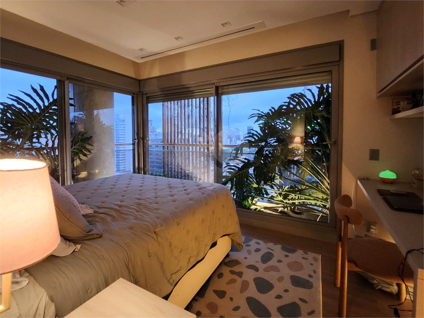 Apartamento à venda com 4 suítes em Jardim das Acácias, São Paulo, SP