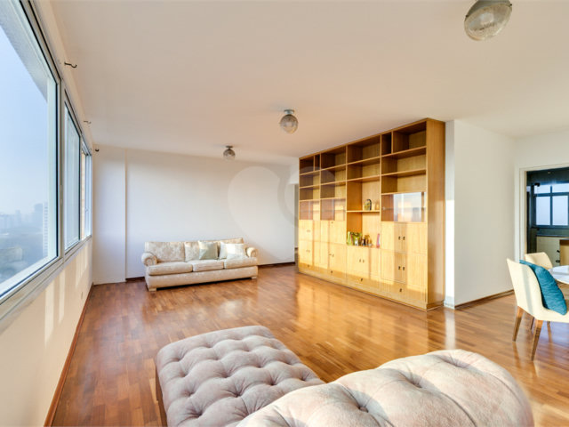 Apartamento à venda com 4 quartos, sendo 1 suíte,  em Chácara Santo Antônio, São Paulo, SP