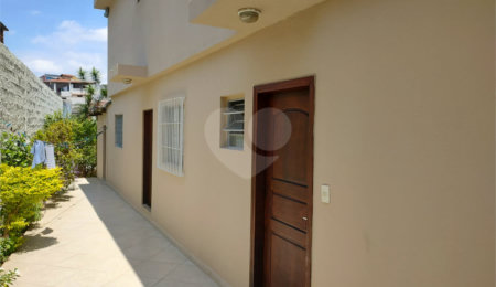Sobrado à venda com 3 quartos, sendo 1 suíte,  em Vila Santo Estéfano, São Paulo, SP
