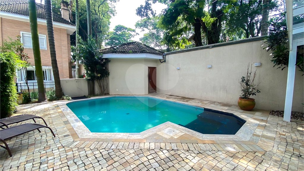 Casa à venda com 4 quartos, sendo 3 suítes, no condomínio Brisa Verde, São Paulo - SP