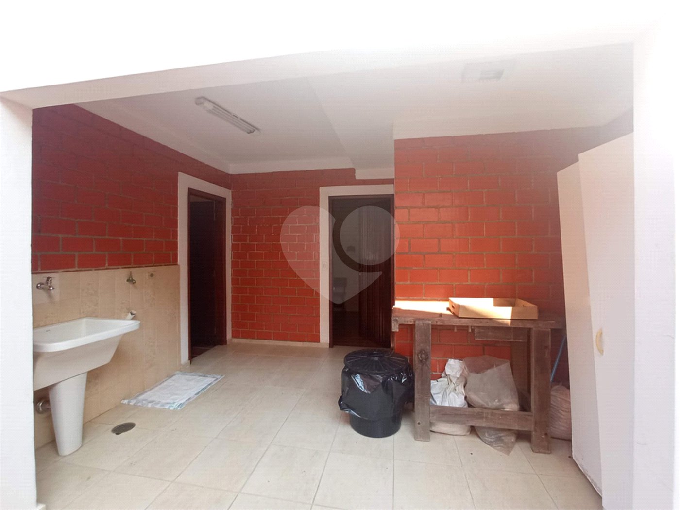 Casa à venda com 4 quartos, sendo 1 suíte, no condomínio Alpes da Cantareira, Mairiporã - SP
