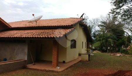 Casa Térrea à venda com 3 quartos, sendo 2 suítes,  no Centro, Águas de Santa Bárbara, SP