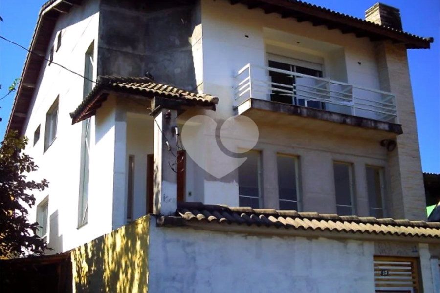 Sobrado à venda com 3 quartos, sendo 1 suíte, em Tremembé, São Paulo, SP