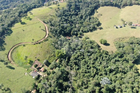 Fazenda à venda com 3 quartos em Cachoeirinha, Bom Jesus dos Perdões, SP