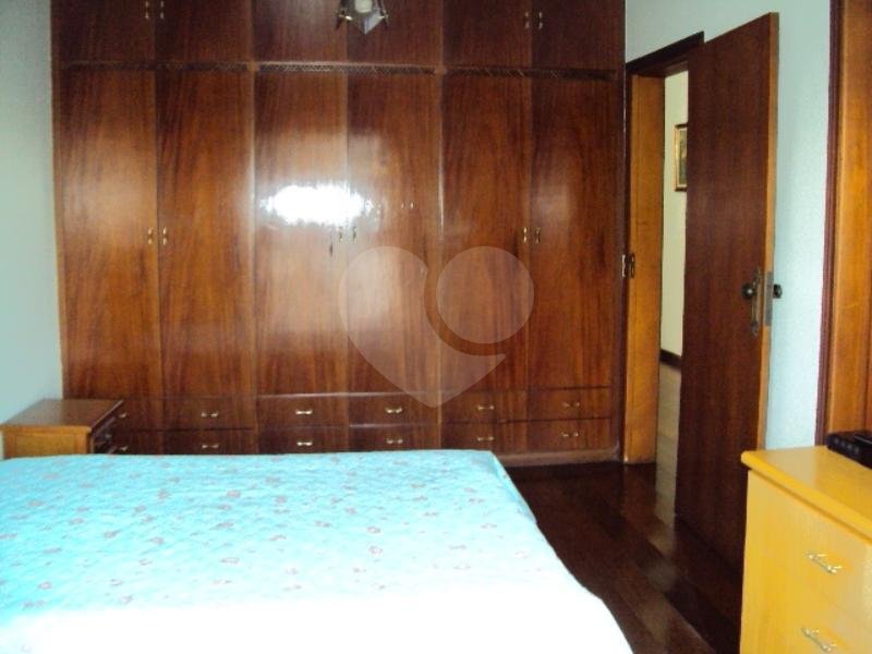 Sobrado à venda com 4 quartos, sendo 2 suítes, em Jardim Peri Peri, São Paulo, SP