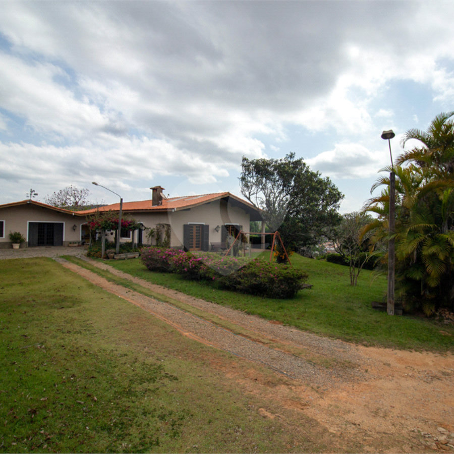 Chácara à venda com 3 quartos, sendo 1 suíte, em Capuava, São Roque, SP