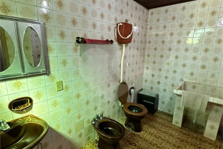 Sobrado à venda com 6 quartos, sendo 1 suíte, no Centro, Ponta Porã, MS