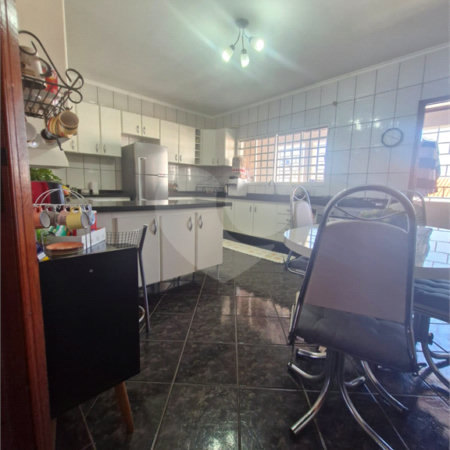 Casa à venda com 4 quartos, sendo 1 suíte, em Jardim Planalto, Salto, SP