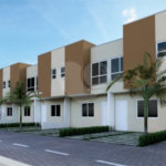 Casa à venda com 3 quartos, sendo 1 suíte, no condomínio Residencial Romã, Suzano - SP