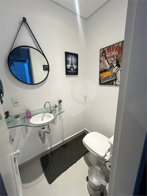 Casa à venda com 3 quartos, sendo 1 suíte, no condomínio Residencial Villagio Vitória, Guarulhos - SP