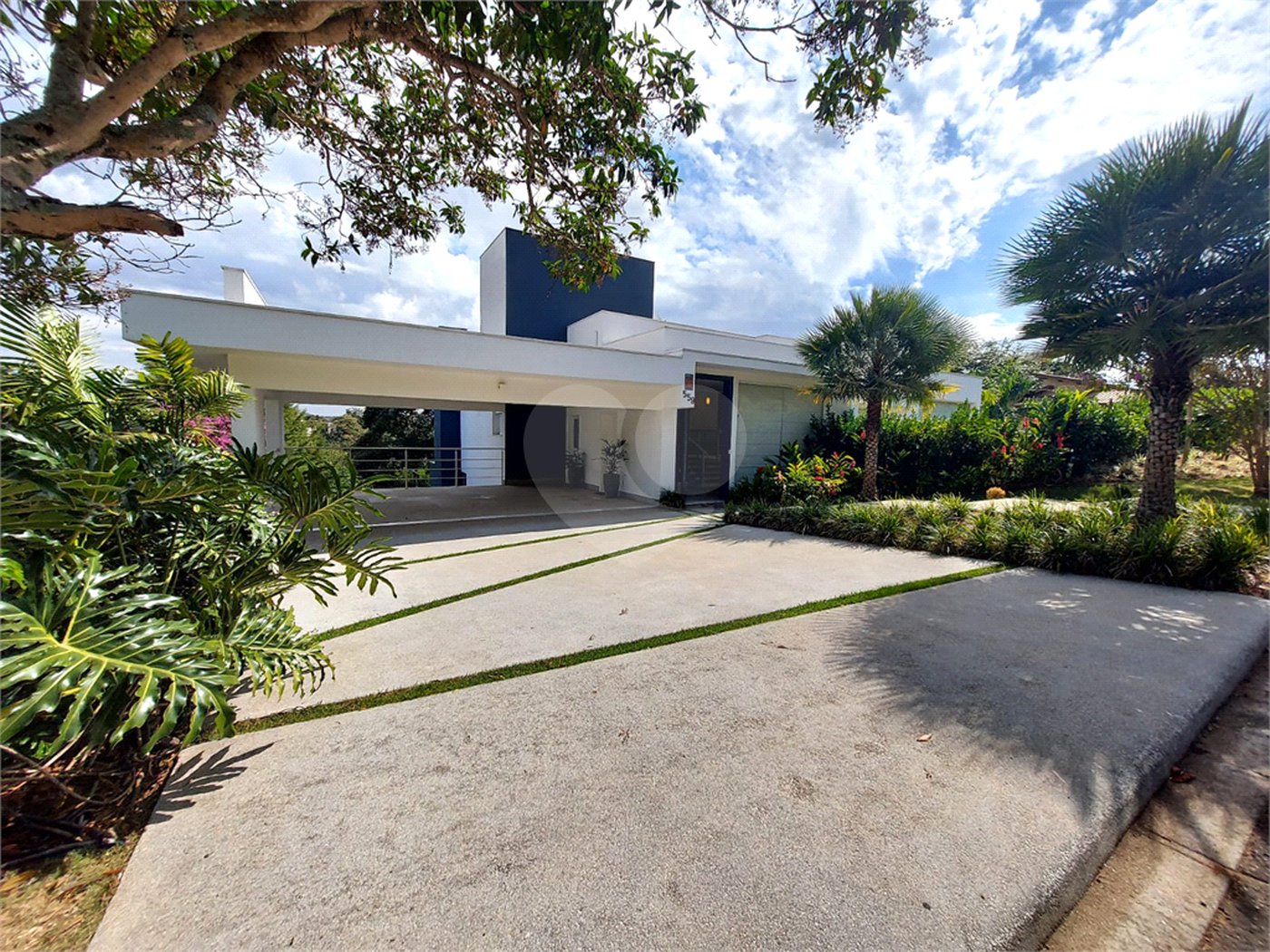 Casa à venda ou para alugar com 4 suítes no condomínio Jardim Primavera, Louveira - SP