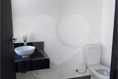 Casa à venda com 4 suítes no condomínio Figueira Garden, Atibaia - SP