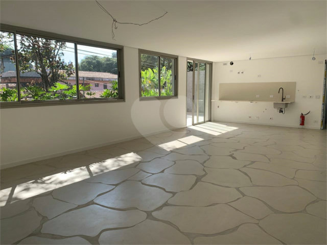 Apartamento à venda com 2 suítes em Alto de Pinheiros, São Paulo, SP