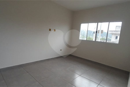 Casa à venda com 2 suítes em Vila Santa Helena, Atibaia, SP