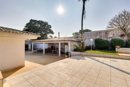 Casa Térrea à venda com 4 quartos, sendo 2 suítes, em Interlagos, São Paulo, SP
