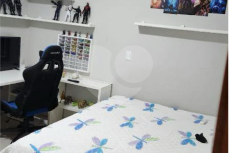 Sobrado à venda com 4 quartos, sendo 1 suíte, em Morada do Ouro, Cuiabá, MT