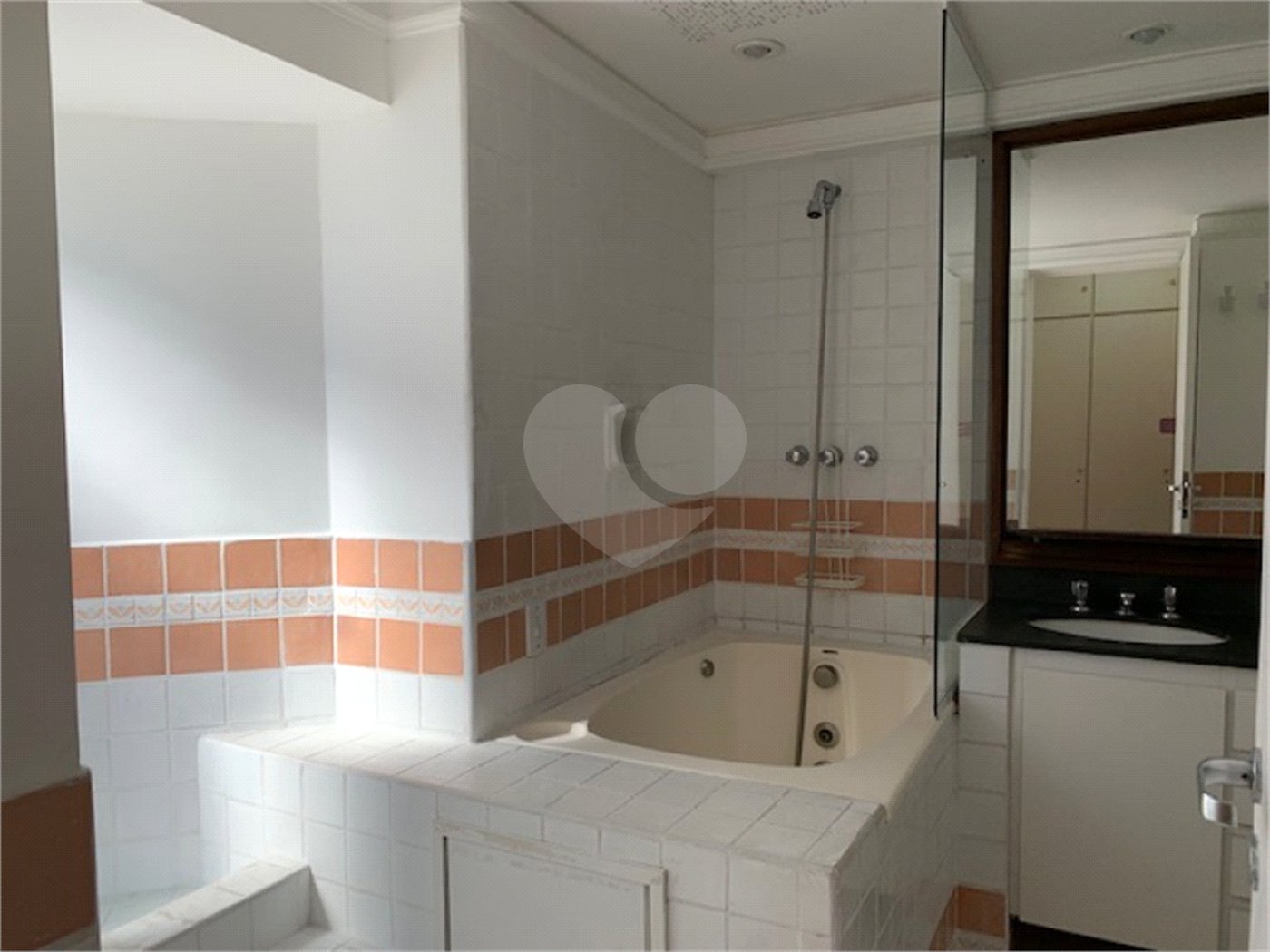 Apartamento à venda com 3 quartos, sendo 1 suíte, em Alto da Boa Vista, São Paulo, SP