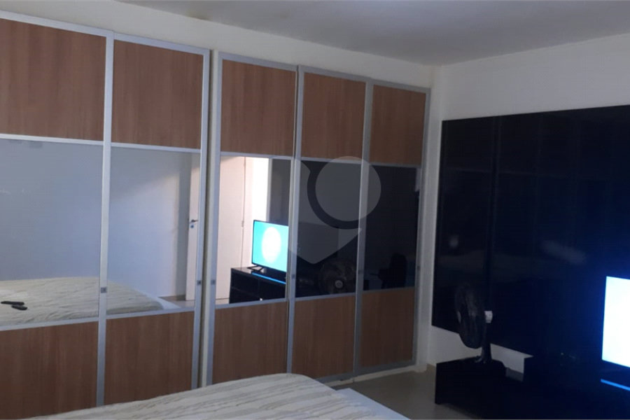 Casa à venda com 4 quartos, sendo 2 suítes, no condomínio Cond Residencial Villagio da Serra, São Paulo - SP
