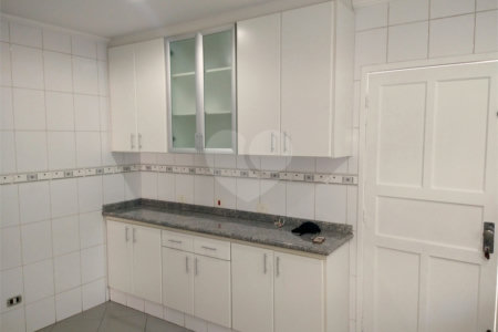 Sobrado à venda com 3 quartos em Chora Menino, São Paulo, SP