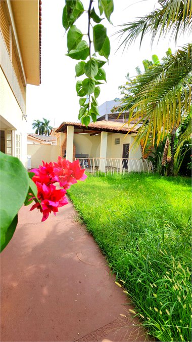 Sobrado à venda com 4 quartos, sendo 2 suítes, em Jardim Primavera, Araraquara, SP