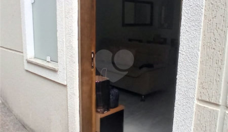 Casa à venda com 2 suítes no condomínio Residencial Pavoni I, São Paulo - SP