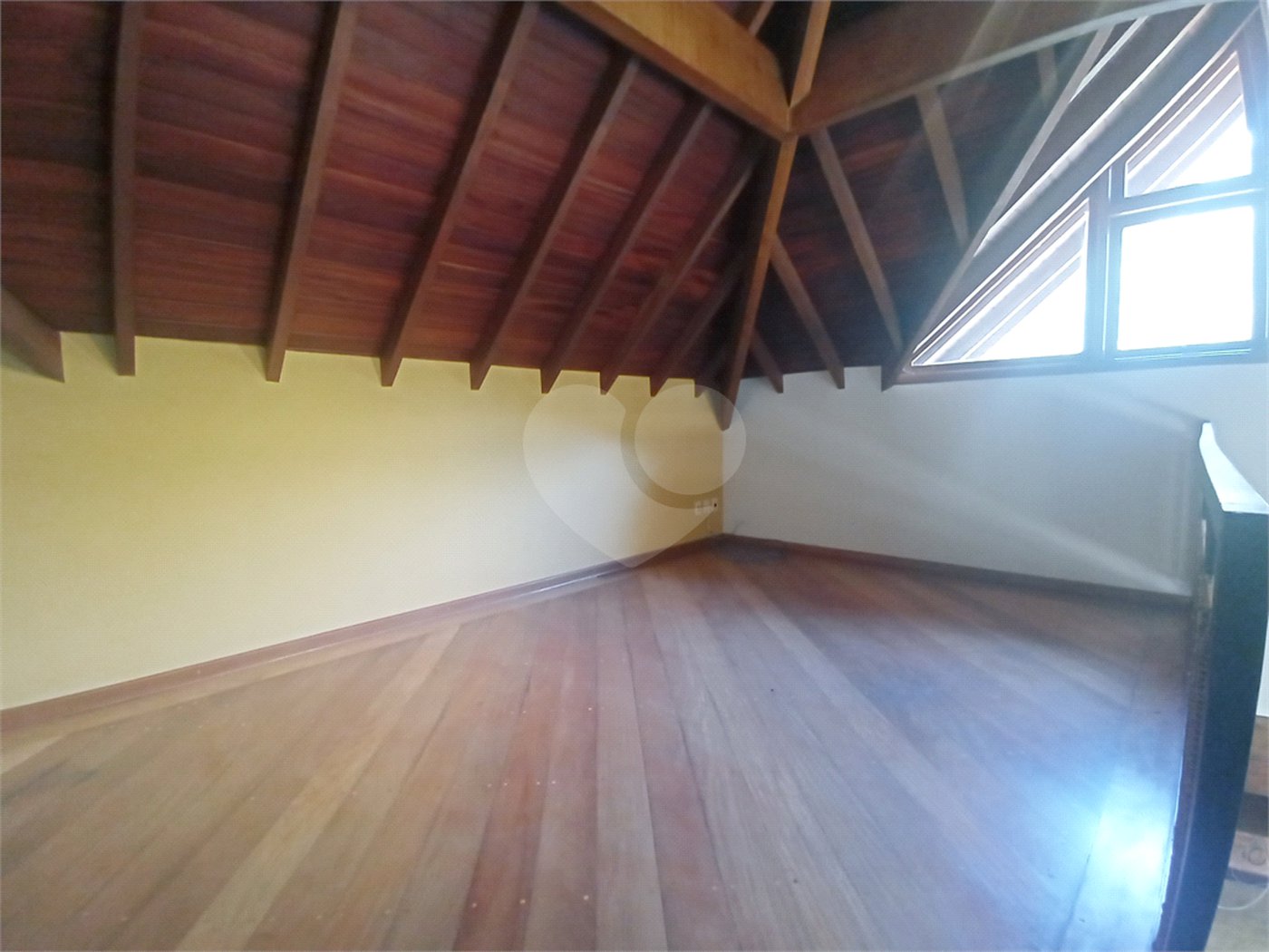 Casa à venda com 3 quartos, sendo 1 suíte,  no condomínio Estância Marambaia, Vinhedo - SP