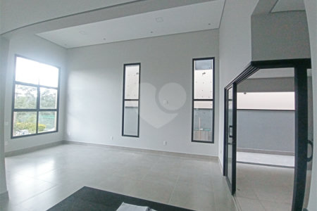 Casa à venda com 3 suítes no condomínio Vita Verdi, Valinhos - SP