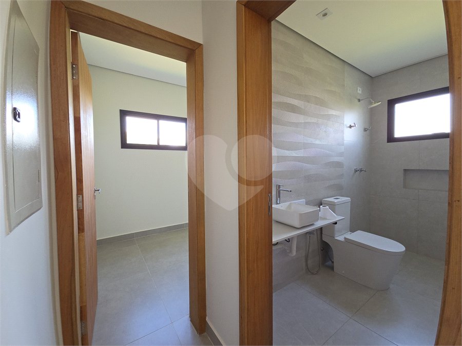 Casa à venda com 4 quartos, sendo 3 suítes, no condomínio Village Ipanema 2, Araçoiaba da Serra - SP