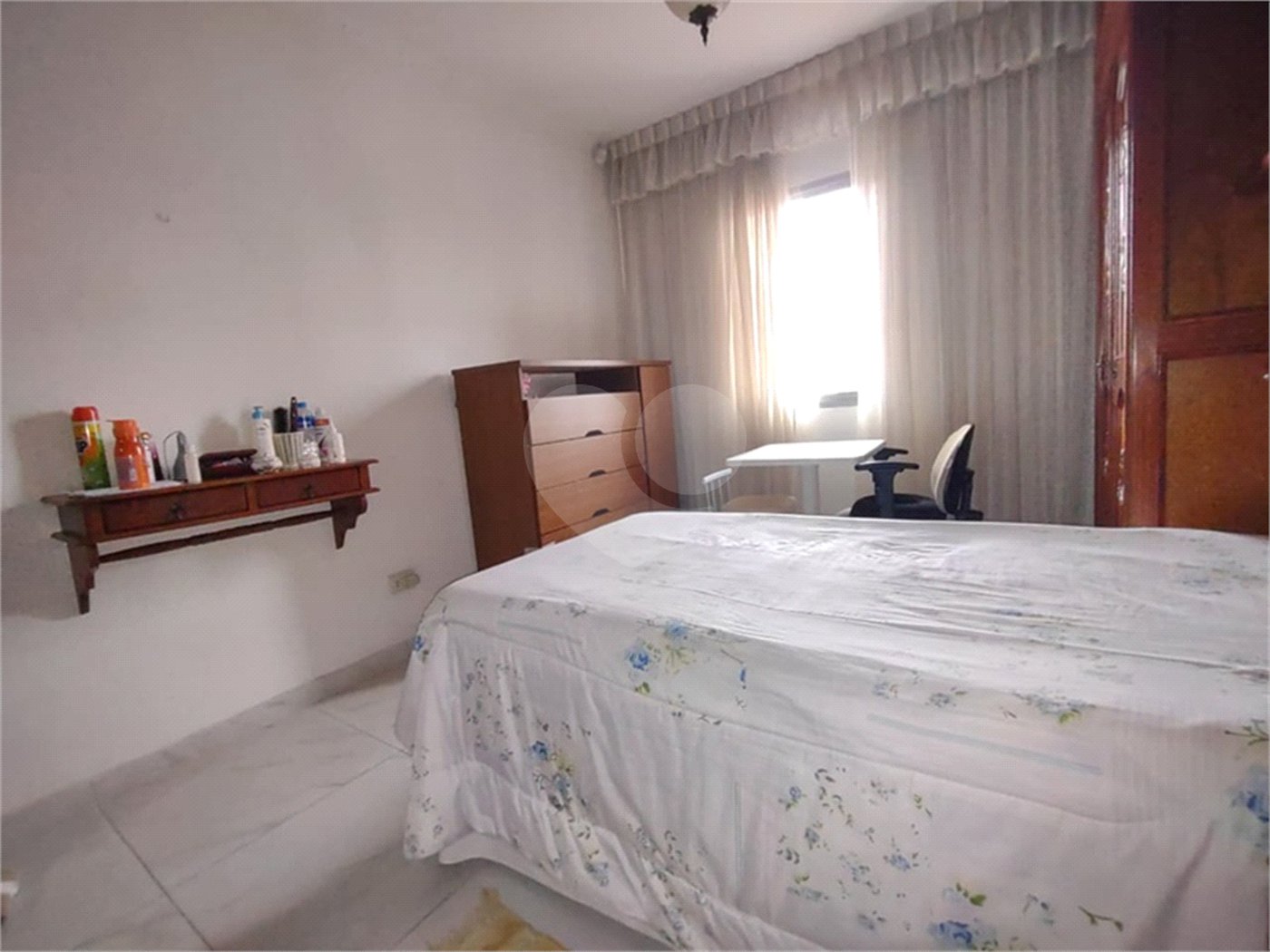 Casa à venda com 3 quartos, sendo 1 suíte, no condomínio Vila Paiva, São Paulo - SP