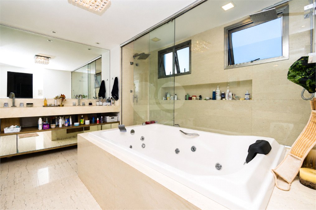 Apartamento à venda com 4 quartos, sendo 3 suítes,  em Campo Belo, São Paulo, SP
