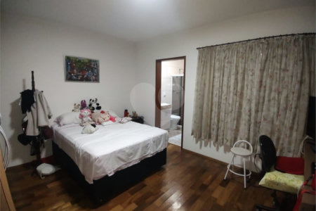 Casa à venda com 3 suítes no condomínio Morada das Hortênsias, São Paulo - SP