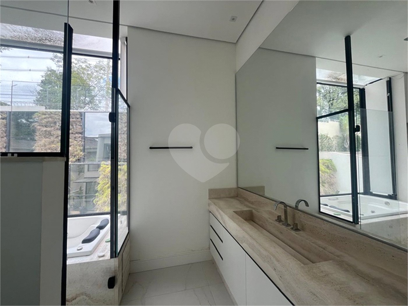 Casa à venda com 5 suítes no condomínio Tamboré II, Santana de Parnaíba - SP