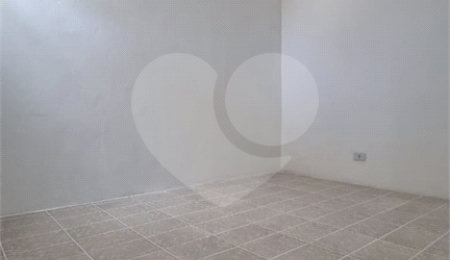 Sobrado à venda com 2 quartos em Vila Nivi, São Paulo, SP