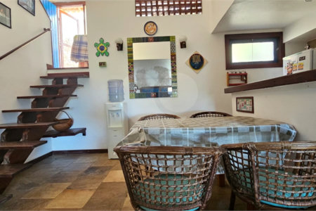 Casa em condomínio à venda ou para alugar com 3 quartos, sendo 2 suítes,  em Praia Rasa, Armação dos Búzios, RJ